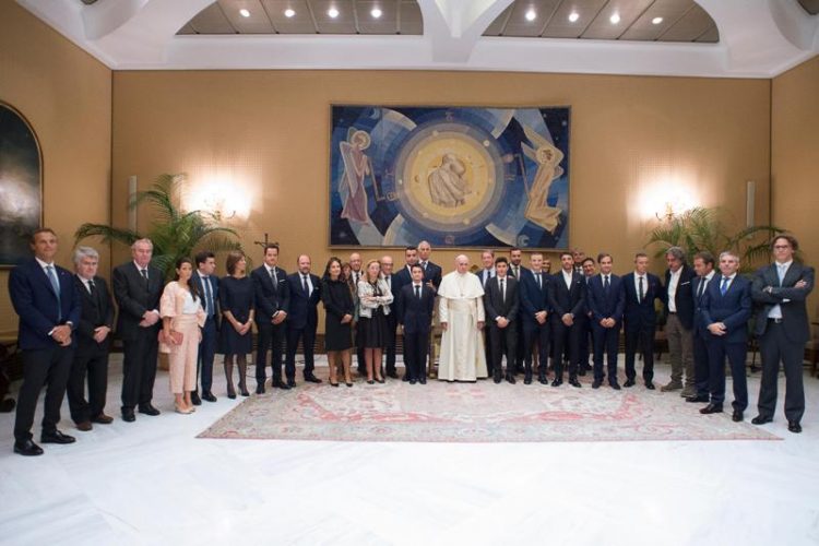 Malagò e Mornati in udienza dal Papa con la FMI e i campioni della MotoGp