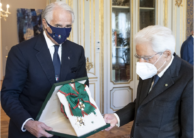 Mattarella consegna a Malagò l'onorificenza di Cavaliere di Gran Croce. "Un onore che condivido con tutto lo sport italiano"