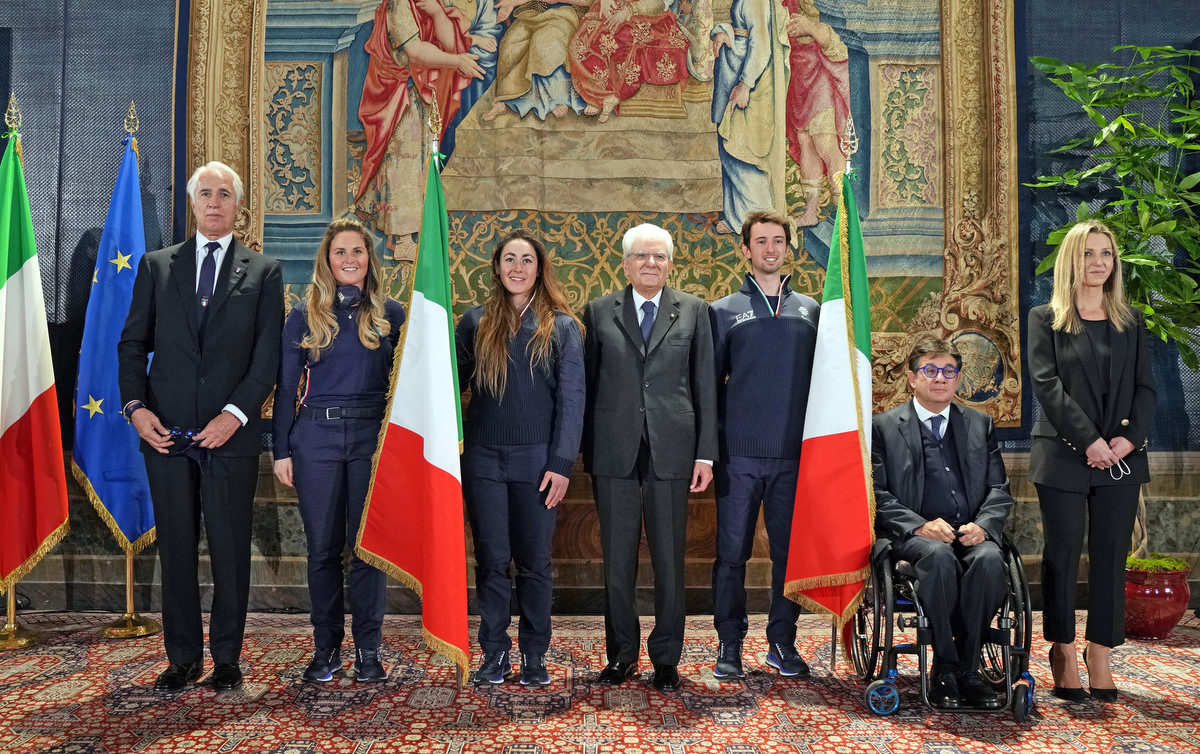 Consegnato il tricolore a Sofia Goggia e a Giacomo Bertagnolli. Commosso saluto a Mattarella. 'Anno d'oro dello sport risposta di ottimismo per l'Italia'