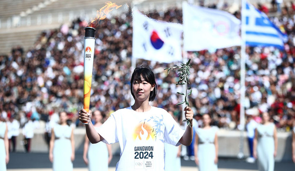 Gangwon 2024, accesa la fiamma olimpica: inizia da Atene il viaggio verso la Corea