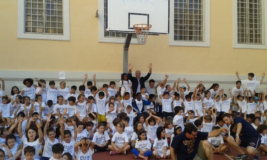Malagò visita la scuola primaria Di Donato. "Esempio multietnico in nome dello sport"