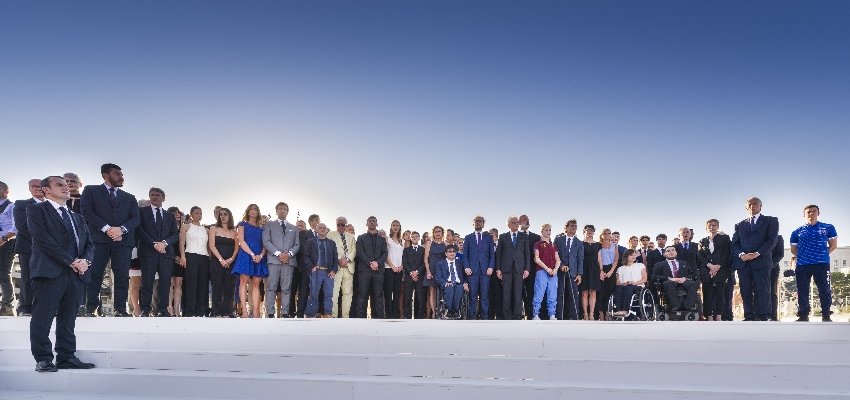 Mattarella embraces the world of sport: exciting ceremony at the CONI