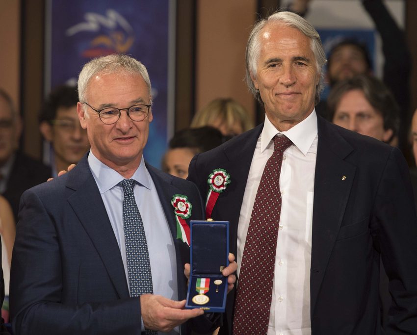 Malagò hands Ranieri the Palma d'Oro for Coaching Achievements 
