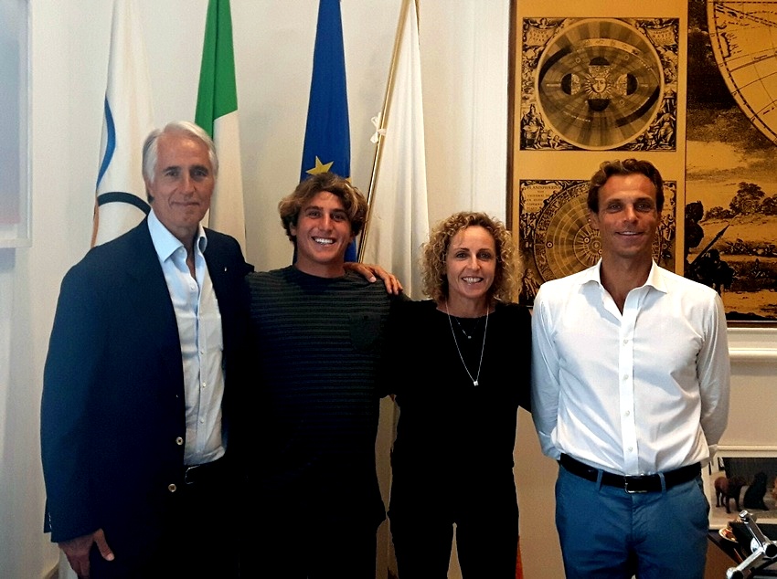 Malagò incontra il campione del mondo under 18 di Surf, Leonardo Fioravanti