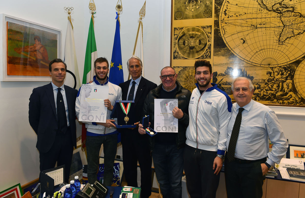 Malagò consegna il Collare d'oro a Gregorio Paltrinieri e la Palma al merito tecnico a Stefano Morini