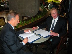 CONI: Petrucci firma l’accordo di cooperazione con l’Australia ad Acapulco
