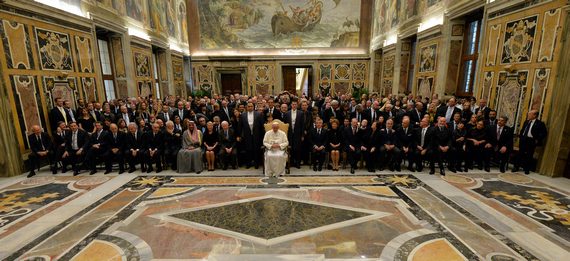 COE: I delegati dei Comitati Olimpici Europei ricevuti in Vaticano. Papa Francesco: "Lo sport costruisce ponti, non muri"