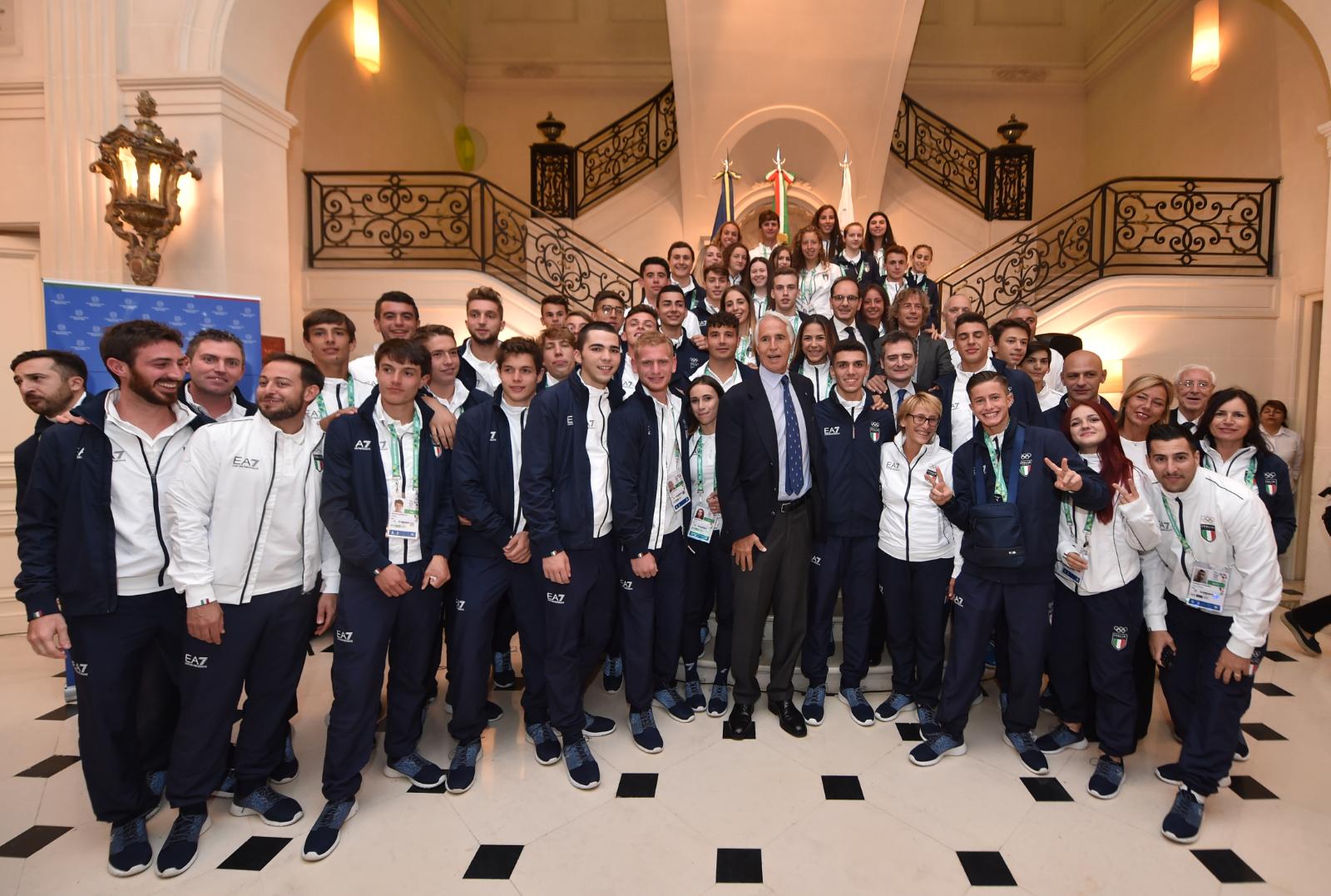 La squadra azzurra ricevuta dall'Ambasciatore italiano a Buenos Aires. Malagò: vinca il nostro stile