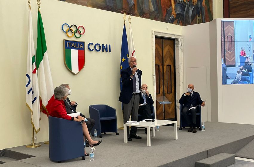 Presentato al CONI il volume "Olimpiadi e Diritto sportivo". Malagò: 'Rivista è punto di riferimento internazionale'