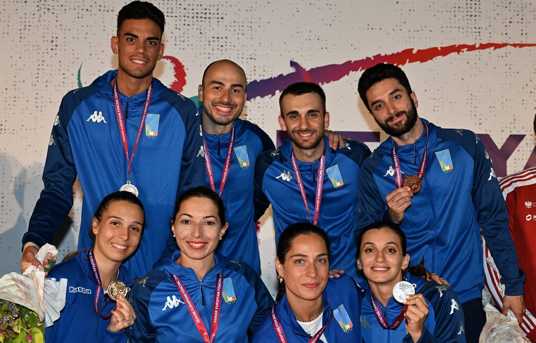 Italia da record agli Europei con doppio podio a squadre: Fioretto maschile superstar vince l'oro. Spadiste migliorano il terzo posto olimpico e chiudono con l'argento