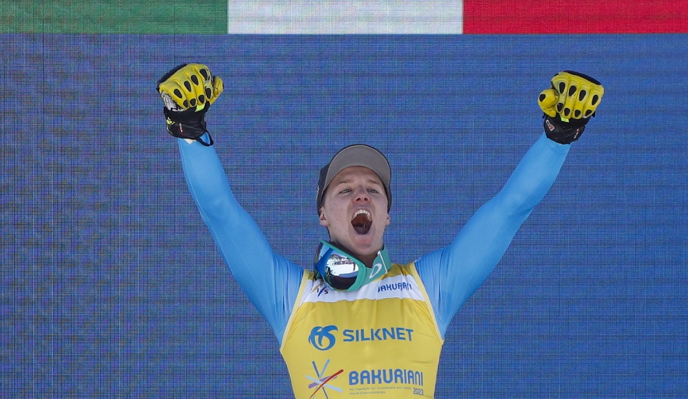 Deromedis campione del mondo di ski cross: storico trionfo a Bakuriani