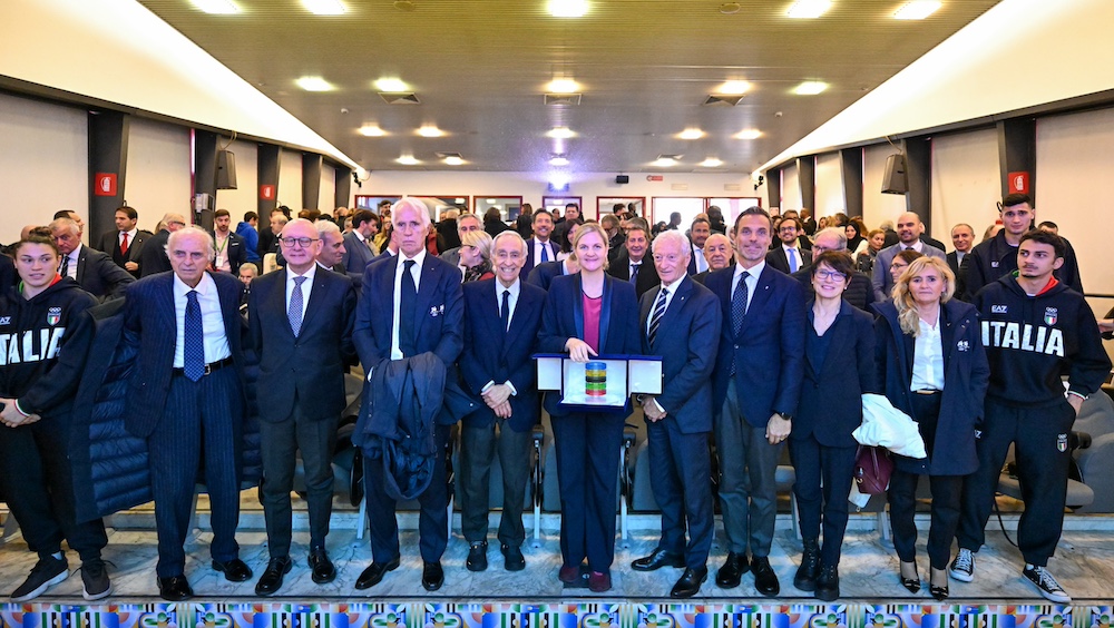 IOC President Kirsty Coventry receives the Onesti Prize: “A recognition that touches my heart”