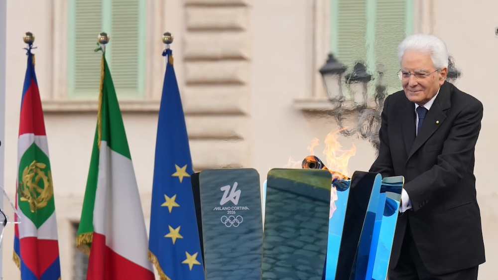 President Mattarella lights the cauldron on the Olympic flame's journey: “Let us revive hope for peace and progress” 