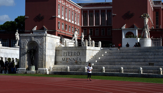 Stadio dei Marmi "Pietro Mennea", applausi per la stele dedicata al mito della velocità italiana. Malagò: "Un orgoglio ricordare il suo esempio"