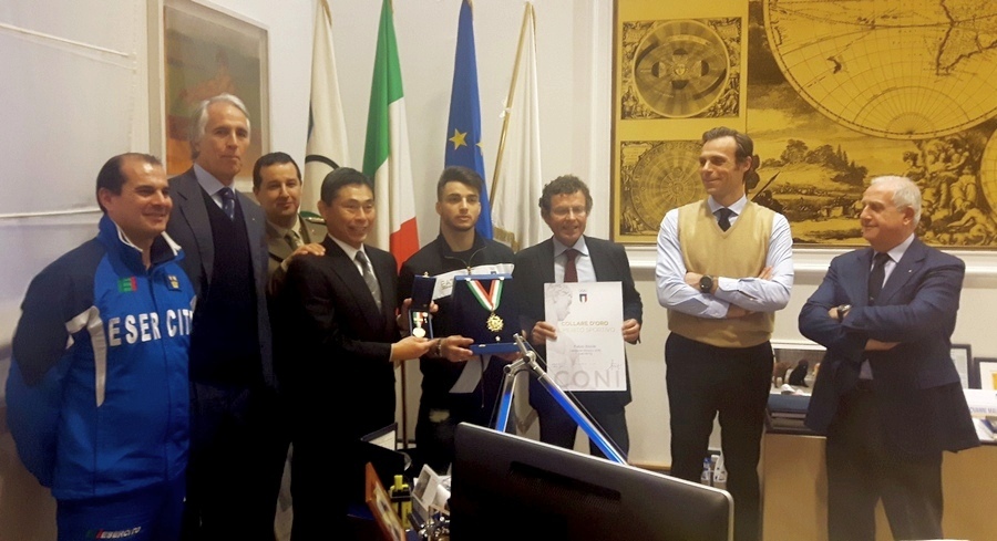 Malagò consegna il Collare d'oro all'olimpionico del judo Fabio Basile. Palma al merito tecnico a Murakami