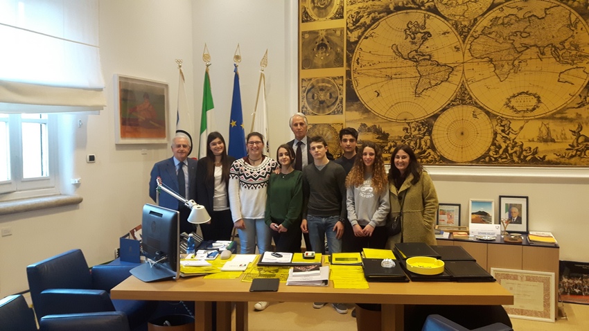 Studenti del 'Pacinotti-Archimede' ricevuti da Malagò. Presidente intervistato su sport e integrazione