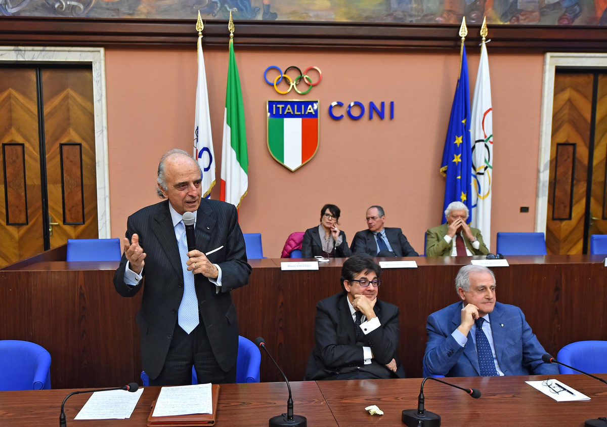Pescante presents the Olympic truce. “Sport, an instrument for peace”.