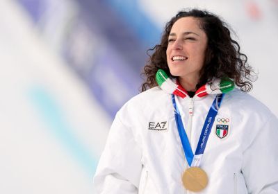 Alpine skiing, legendary Brignone: the Italian wins the super-G in front of President Mattarella