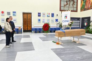 giusy versace camera ardente nino benvenuti foto mezzelani  gmt074