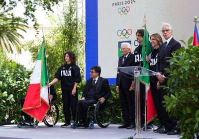 Cerimonia al Quirinale: il Presidente Mattarella consegna le bandiere agli alfieri olimpici e paralimpici
