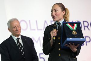 0253 collari oro lpg00588 ph di tondo pagliaricci coni  ph di tondo pagliaricci coni 