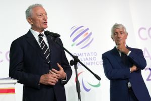 0475 collari oro lpg01983 ph di tondo pagliaricci coni 