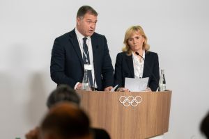 54296861373c03f54d k