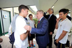 05 bach al Centro Giulio Onesti incontra i giovani schermidori