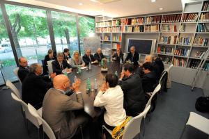 08 meeting finale nella bibliteca 