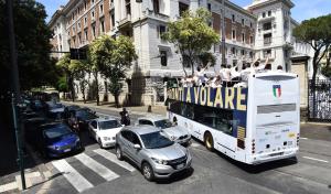 160622 105 consegna tricolore Foto Mezzelani-Carbone GMT