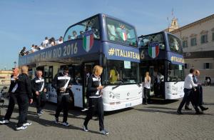 160622 117 consegna tricolore Foto Mezzelani-Carbone GMT