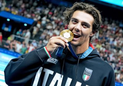 Swimming, Thomas Ceccon flies: gold medal for Italian in the 100m backstroke