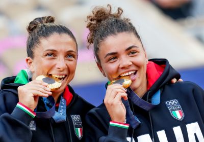 Tennis, lacrime di gioia: Errani e Paolini campionesse olimpiche di doppio