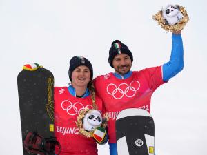 220212 Visintin Moioli ITA Snowboard Cross Mixed Team ARGENTO Ph Luca Pagliaricci PAG08178 copia