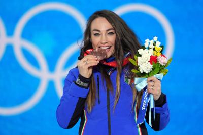 Zhangjiakou: Dorothea Wierer with her medal and 10 km sprint men race