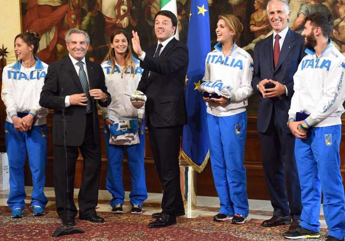 Prime Minister Renzi celebrates winners at Fencing Championships. "Sport and values champions"