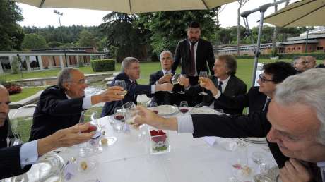 07 brindisi al tavolo del presidente Malago e Bach con Montezemolo Carraro pancalli