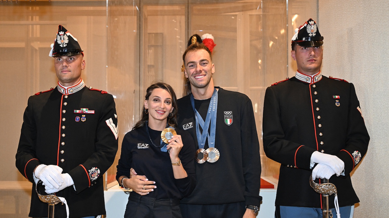 Rossella Fiamingo e Gregorio Paltrinieri portabandiera Italia Team alla Cerimonia di Chiusura di Parigi 2024