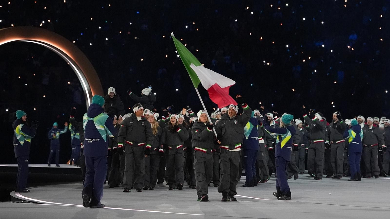 Compagnoni, Tomba and Goggia light the Cauldrons: 146 Italian athletes parade at the Milano Cortina Ceremony