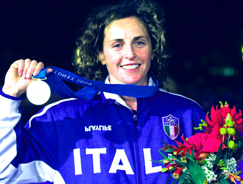 Alessandra Sensini spettacolare: cade, soffre e vince la medaglia d’oro nella classe Mistral