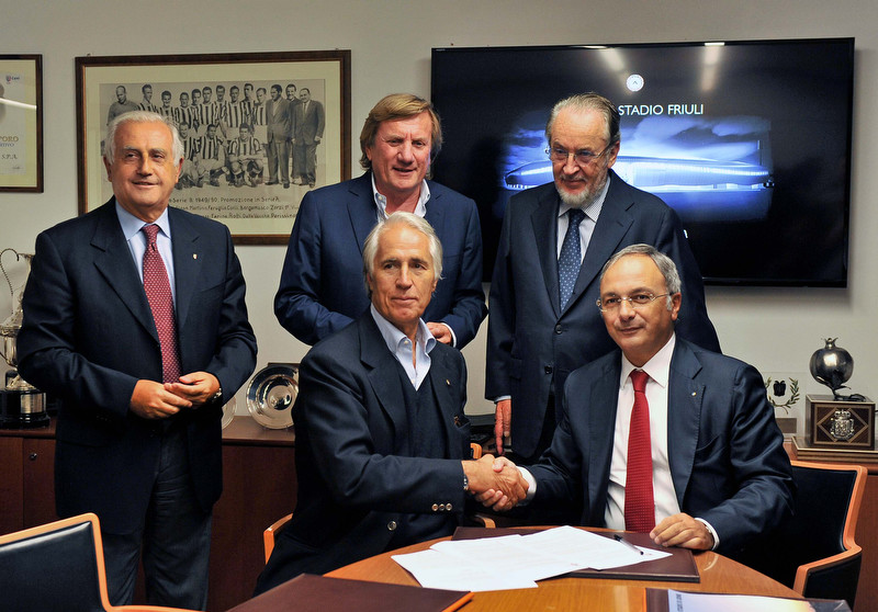 Malagò firma l'accordo con l'Udinese: la "casa dello sport friulano" nello stadio bianconero