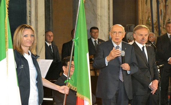 Consegnati i tricolori a Valentina Vezzali e Oscar De Pellegrin. L'emozione di Napolitano e l'orgoglio di Petrucci accompagnano gli azzurri verso Londra